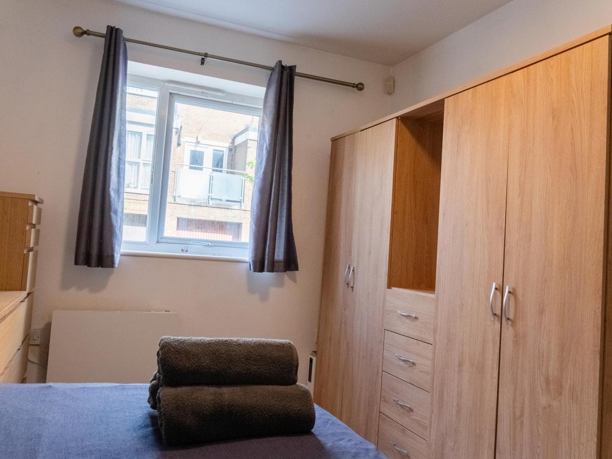Comfortable Spacious 2 Bed Flat With Parking Manchester